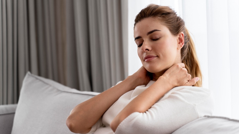 женщину беспокоят сосуды шеи