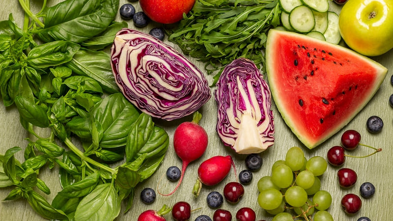 свежие овощи и фрукты