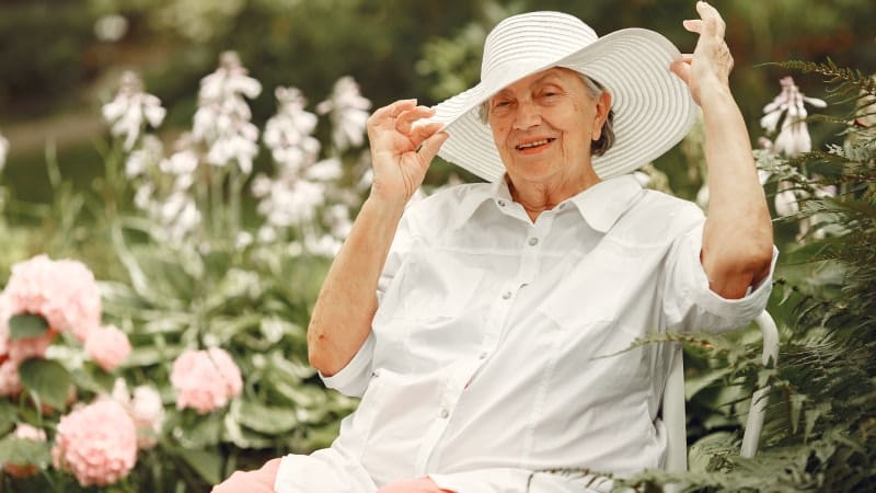 пожилая женщина