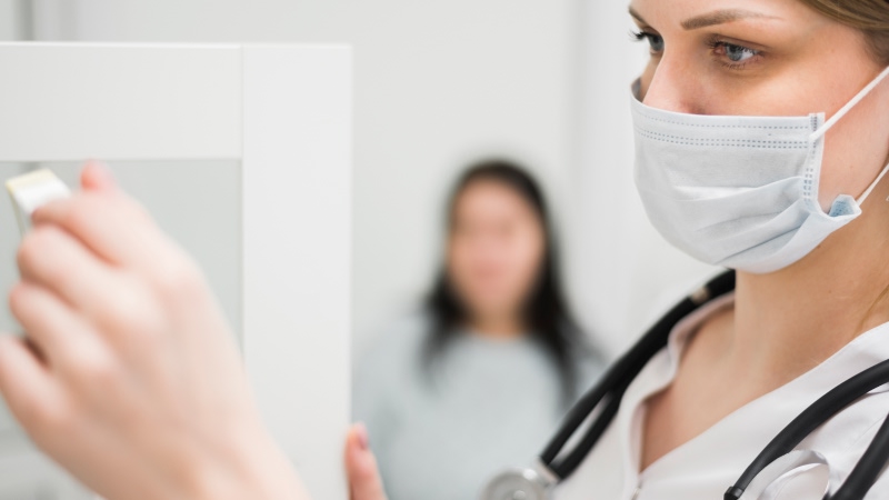 пациент на приеме у врача